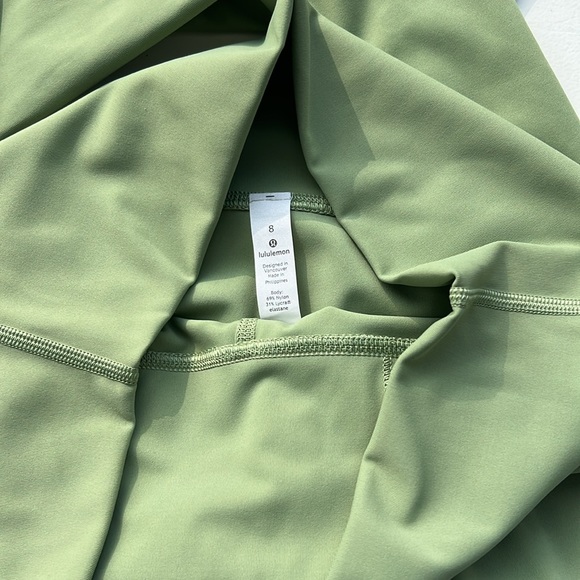 Lululemon wonder under high rise - like new - Picture 2 of 2